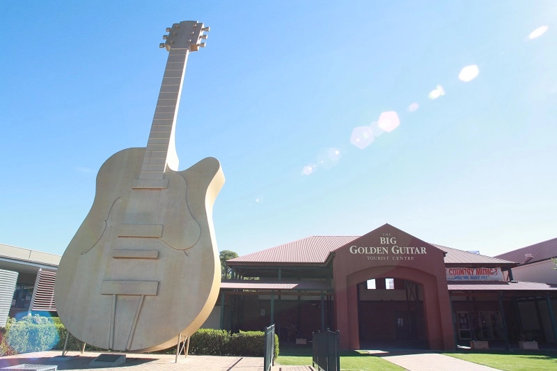 Big Guitar at Tamworth - Sydney to Armidale Roadtrip