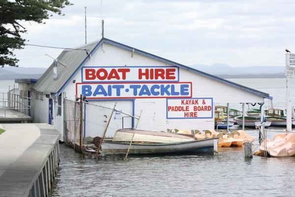 Boat hire at the entrance nsw