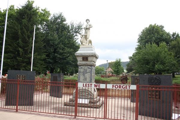 Anzac Memorial at Lithgow Park
