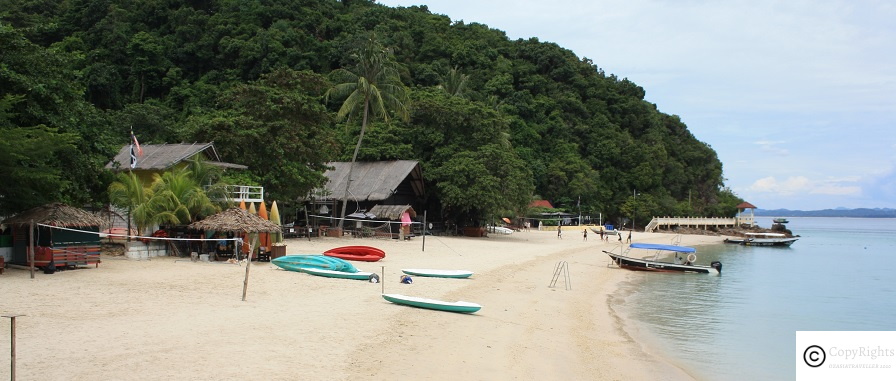 Palau Kapas main beach area