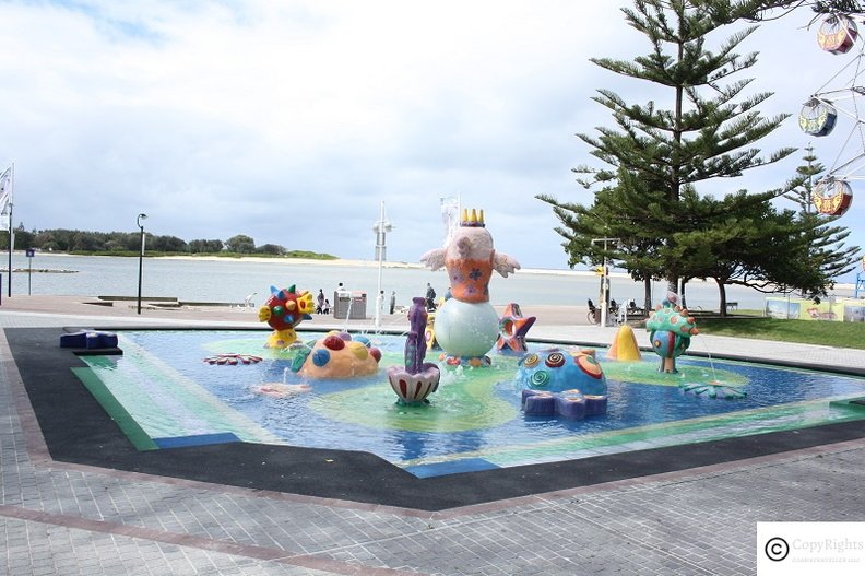 Kids Splash Area at the Entrance