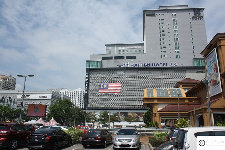 Hatten Hotel is ideally located next to the shopping malls - Check Rates online