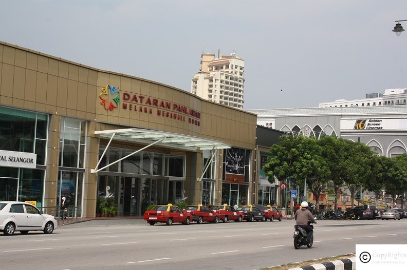 dataran-pahlawan