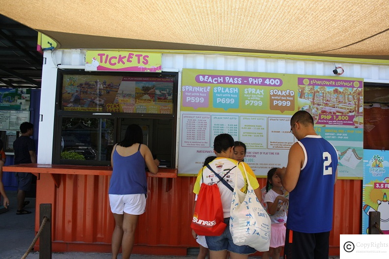 Get a beach pass for 400 Pesos for all day the Samba Blue Lagoon