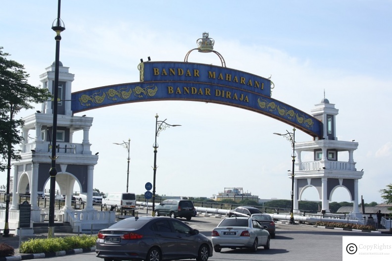 Bandar Maharani Muar, Sultan Ismail Bridge 