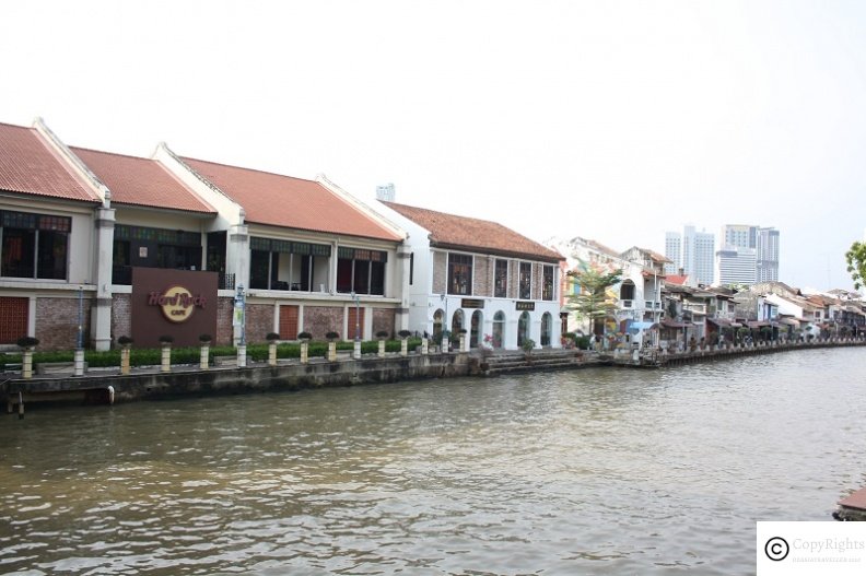 A beautiful view of Hard Rock Hotel along Melaka River 